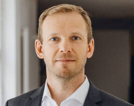Markus Knall wirbt für stärkeren KI-Einsatz im Journalismus – der „Spiegel“ verbietet sie